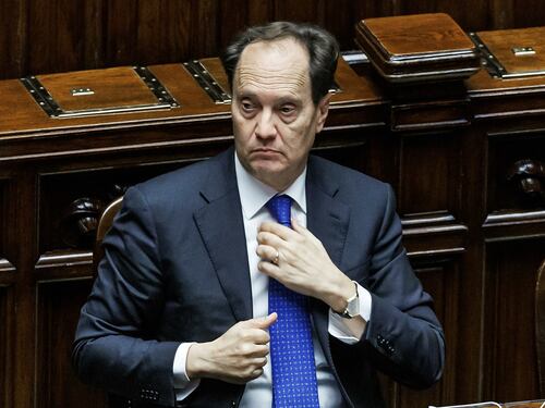 Salario minimo, il ministro Ciriani alle opposizioni: "Disponibili al dialogo ma niente diktat"