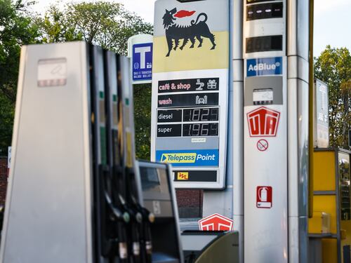 Prezzi benzina, risalita di Natale per colpa del rimbalzo delle quotazioni dei prodotti raffinati