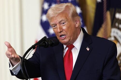 Trump: "Chi prende petrolio in Iran mandi navi da guerra per liberare lo Stretto di Hormuz"