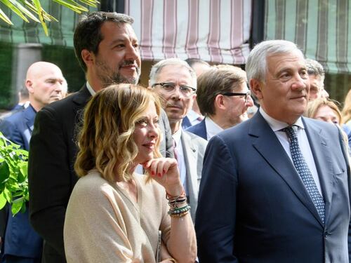 Meloni-Salvini, incontro in masseria: il 30 agosto il vertice a tre con Tajani