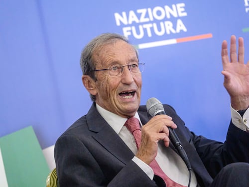 Atreju 2025, il ritorno commuove Fini: “Il tempo è sempre galantuomo. La fiamma non è un problema”