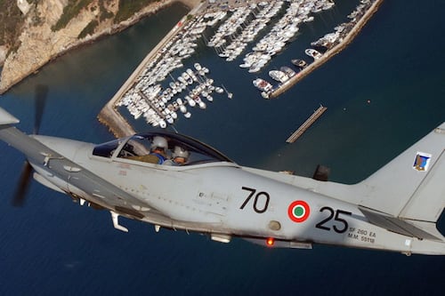 Sabaudia, dramma per un incidente aereo: velivolo dell’Aeronautica precipita. Due morti