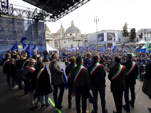 Tassa anti Meloni. Così il Pd moltiplica le piazze con i soldi degli italiani