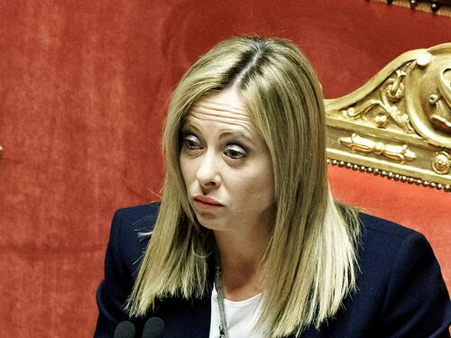 Migranti, si infiamma lo scontro Meloni-Schlein: “Eliminare la protezione speciale”, “Vergogna”