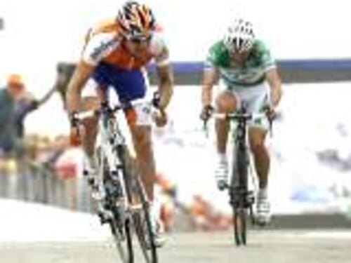 Giro d'Italia, le salite fanno le prime vittime