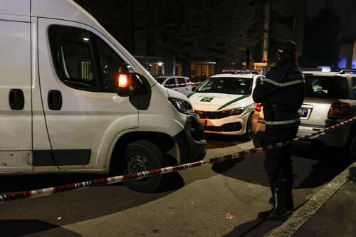 Dodicenne travolto da un furgone, è grave