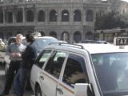 Bufera sulle nuove tariffe taxi