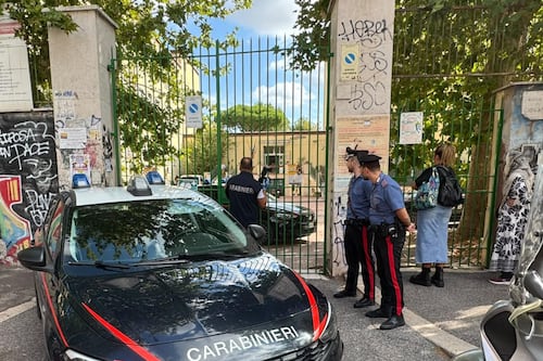 Choc a scuola, la prof accoltellata: "Aveva gli occhi senz'anima". Il piano del 13enne bloccato da un compagno