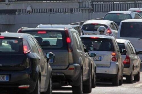 Si apre una voragine sulla Tangenziale, traffico in tilt