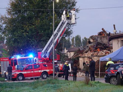Castel d'Azzano, esplosione durante lo sgombero di un casolare. Morti 3 carabinieri, fermati 2 fratelli