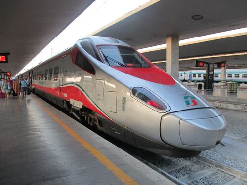 Terrore sul Frecciargento Bolzano-Roma: trovate 7 bombe molotov