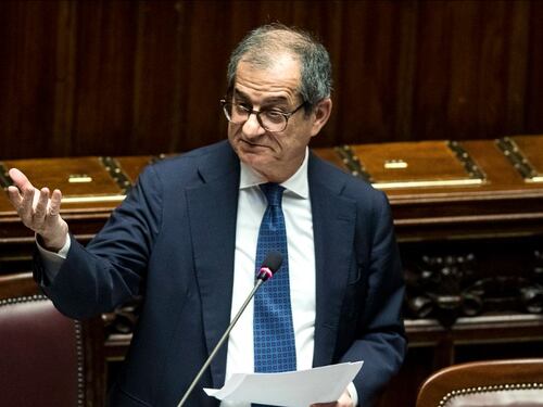 Fitch grazia l'Italia e prevede le urne: "Il rating resta BBB, outlook negativo"