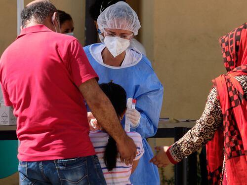 I casi di coronavirus aumentano anche in Italia. Lazio, 13 positivi dall'estero