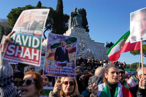 Roma, il corteo per il popolo dell'Iran anti-regime. "Viva lo Scià, libertà per Teheran"