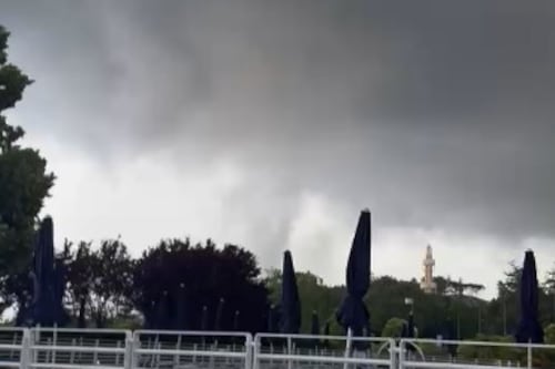 Tromba d'aria fa un disastro a Roma nord: il video impressionante