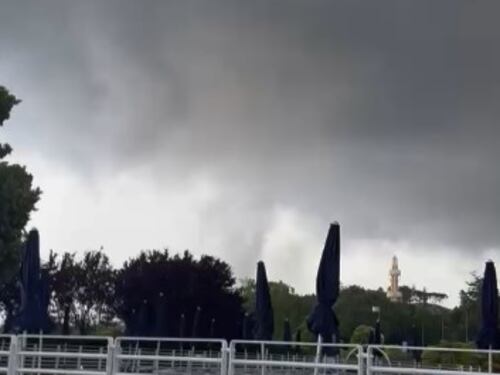 Tromba d'aria fa un disastro a Roma nord: il video impressionante