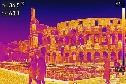 Capitale tra calore e colori, al Colosseo si toccano i 64 gradi