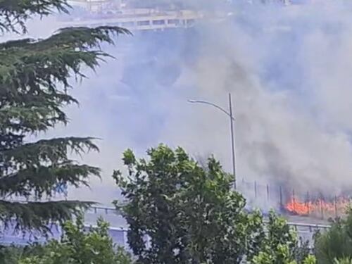 Incendi Roma, paura sull'A24 altezza Togliatti: fiamme e fumo sulla careggiata