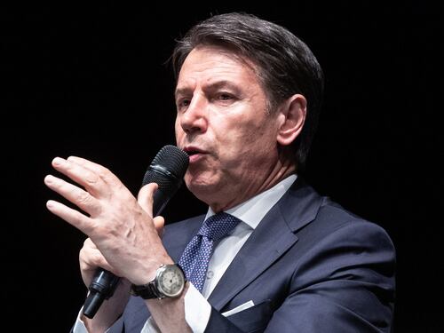 M5s, volano gli stracci tra Conte e Grillo: “Perso identità? Lui diceva che Draghi era grillino”