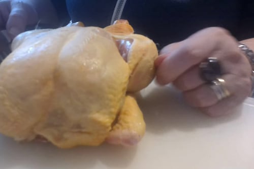 Pollo con cipolline di manzo della chef Libera Iovine - VIDEORICETTA