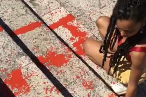 Piazza di Spagna, vernice rossa sulla scalinata: blitz femminista, sei fermate