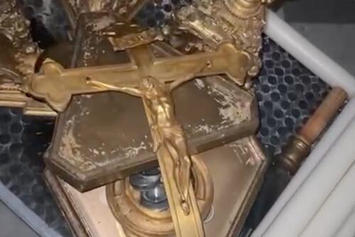 San Pietro, il conto della follia sull’altare: danni per oltre 30mila euro. Il nuovo video