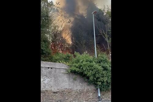 Roma, Villa Pamphilj va a fuoco. Le fiamme fanno paura