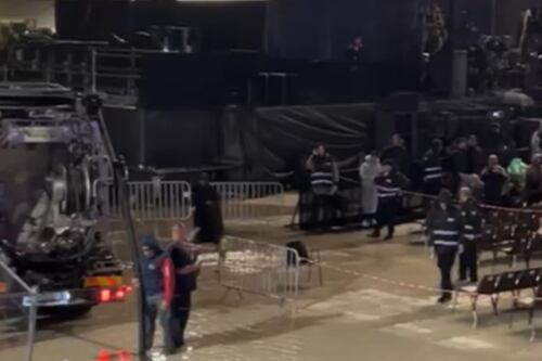 Roma, il concerto di Gilmour inzia con mezz'ora di ritardo: idrovore in azione