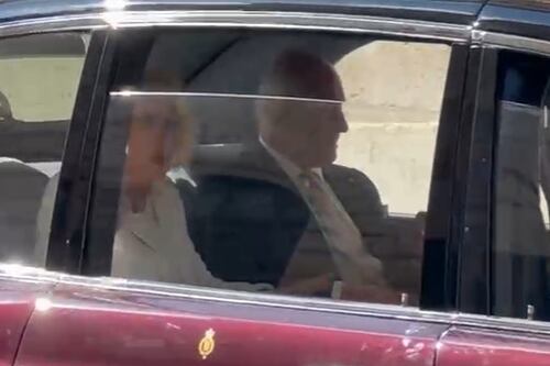 Carlo e Camilla, un gelato da Giolitti poi lasciano Montecitorio in Bentley