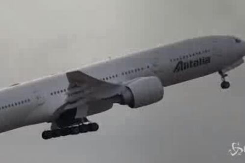 Sciopero Alitalia, cancellati sei voli su dieci. Presìdi a Fiumicino