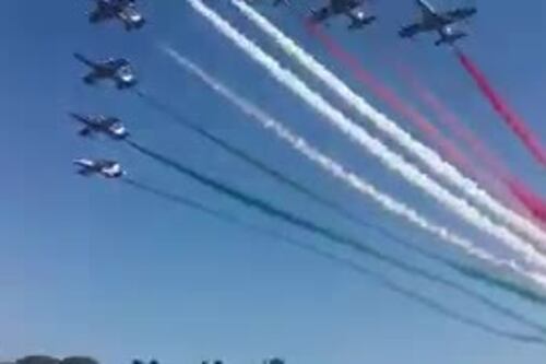 Spettacolo a Roma: le Frecce Tricolori volano su Piazza di Siena