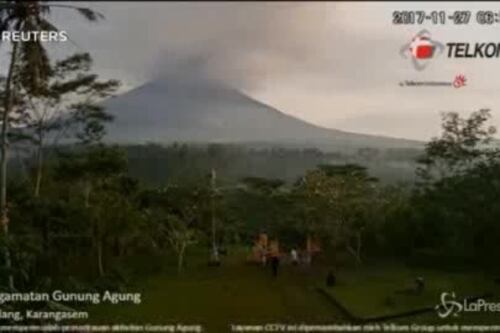 Allerta massima a Bali, si teme l'eruzione del vulcano Agung