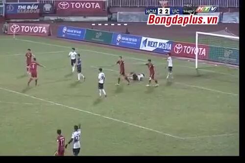 Vietnam: l'arbitro gli fischia un rigore contro, squadra smette di giocare e regala tre gol