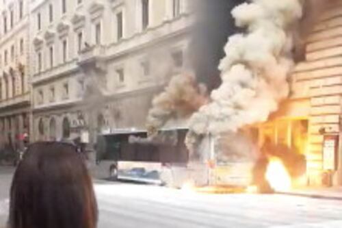 Panico in via del Tritone. Così è esploso il bus