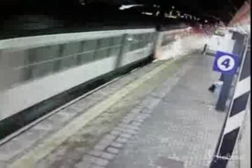 Fumo e scintille, il treno 20 secondi prima dell'incidente