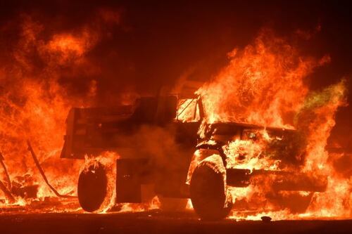La California va in fiamme: dieci morti, cento dispersi e 20mila evacuati