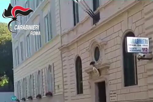 Termini, branco rapina turista con spray urticante