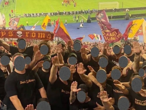 Roma, saluti romani in Curva Sud: Daspo per 16 tifosi giallorossi