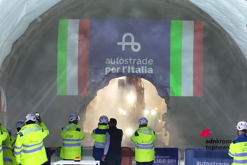 A1, abbattuto l’ultimo diaframma della galleria San Donato