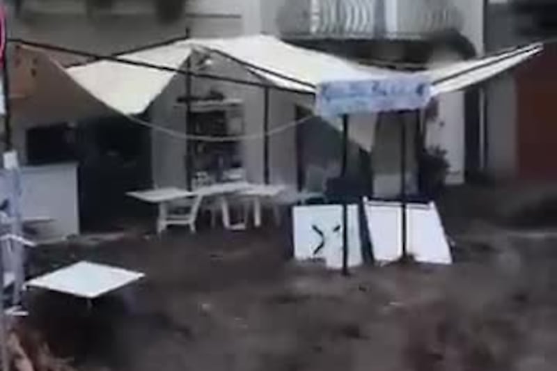 Maltempo, strade come fiumi a Lipari: il video choc