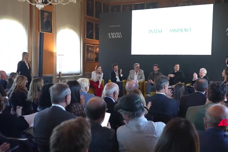 A Mano a Mano, al via la nuova campagna pubblicitaria di Intesa San Paolo