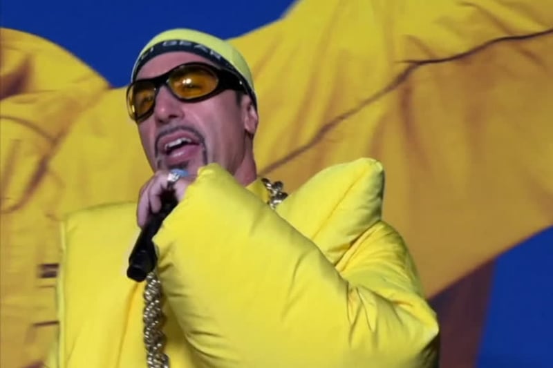 Sacha Baron Cohen's porta Ali G sul red carpet e scherza su Trump