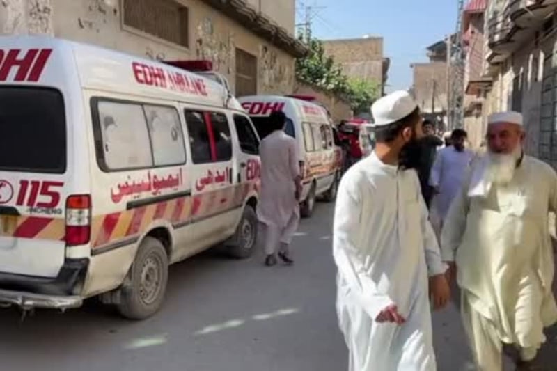 In Pakistan crolla il tetto di una scuola: 16 morti