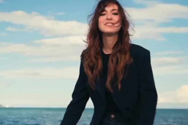 In anteprima il video "E poi ti voglio" il nuovo singolo di RAFFI