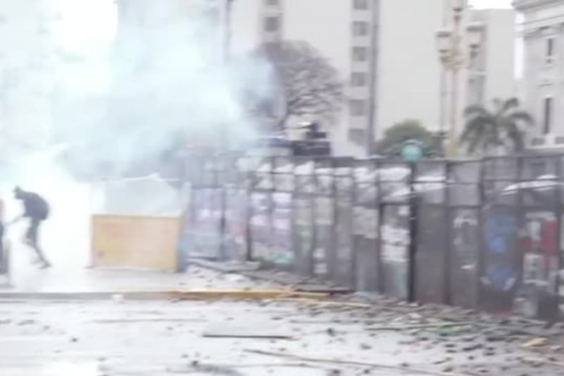 Migliaia di argentini protestano contro svuotamento università