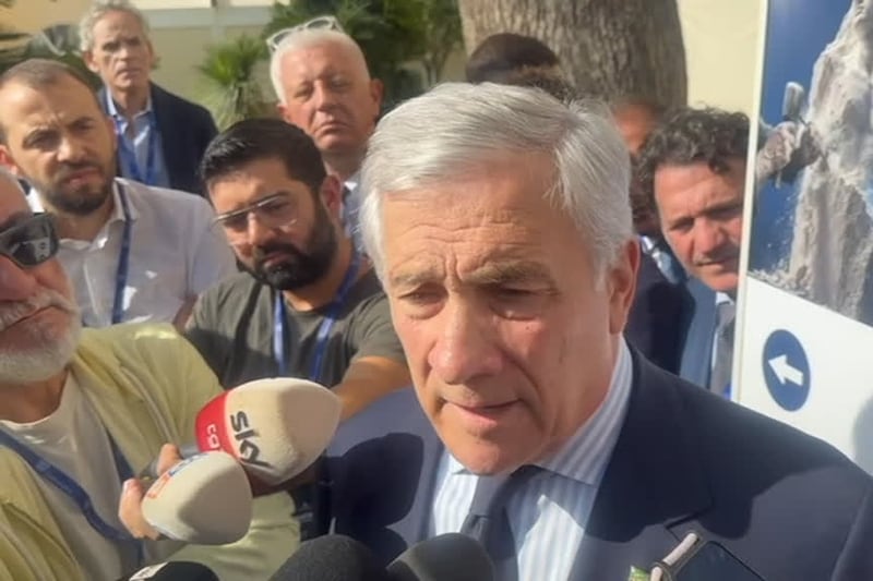 Manovra, Tajani: sì contributo banche, ma senza aggressioni o minacce