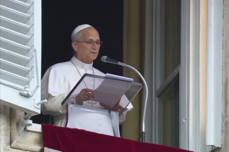 Primo Angelus del Papa dopo l'intervento: mi sento vicino ai malati