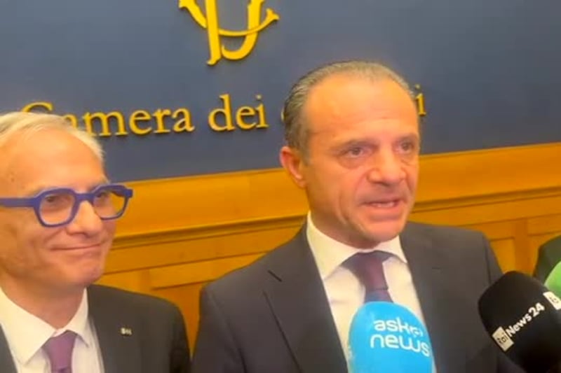 Centrodestra, Cateno De Luca: Vannacci? E' il partito dei cazzari