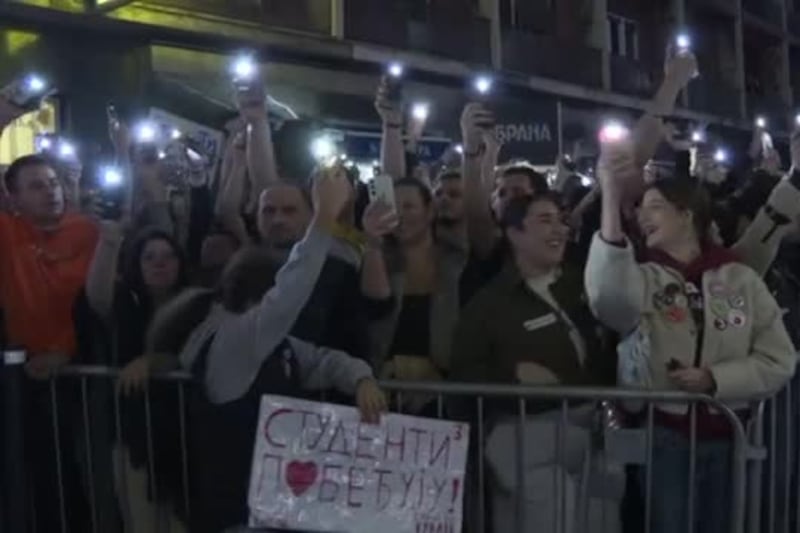 Un fiume di studenti su Belgrado in vista delle elezioni parlamentari