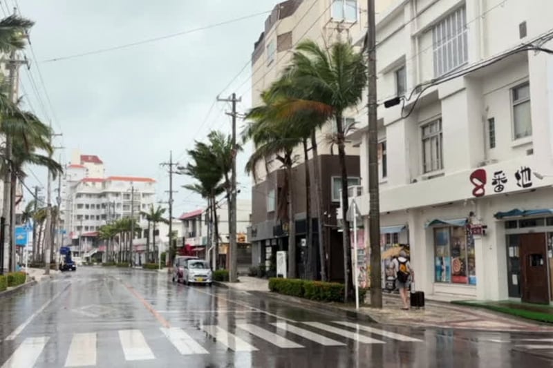 Okinawa, gli abitanti si preparano al passaggio del tifone Champi